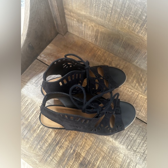 Crown Vintage Lace Up Wedge Sandals - Picture 4 of 10